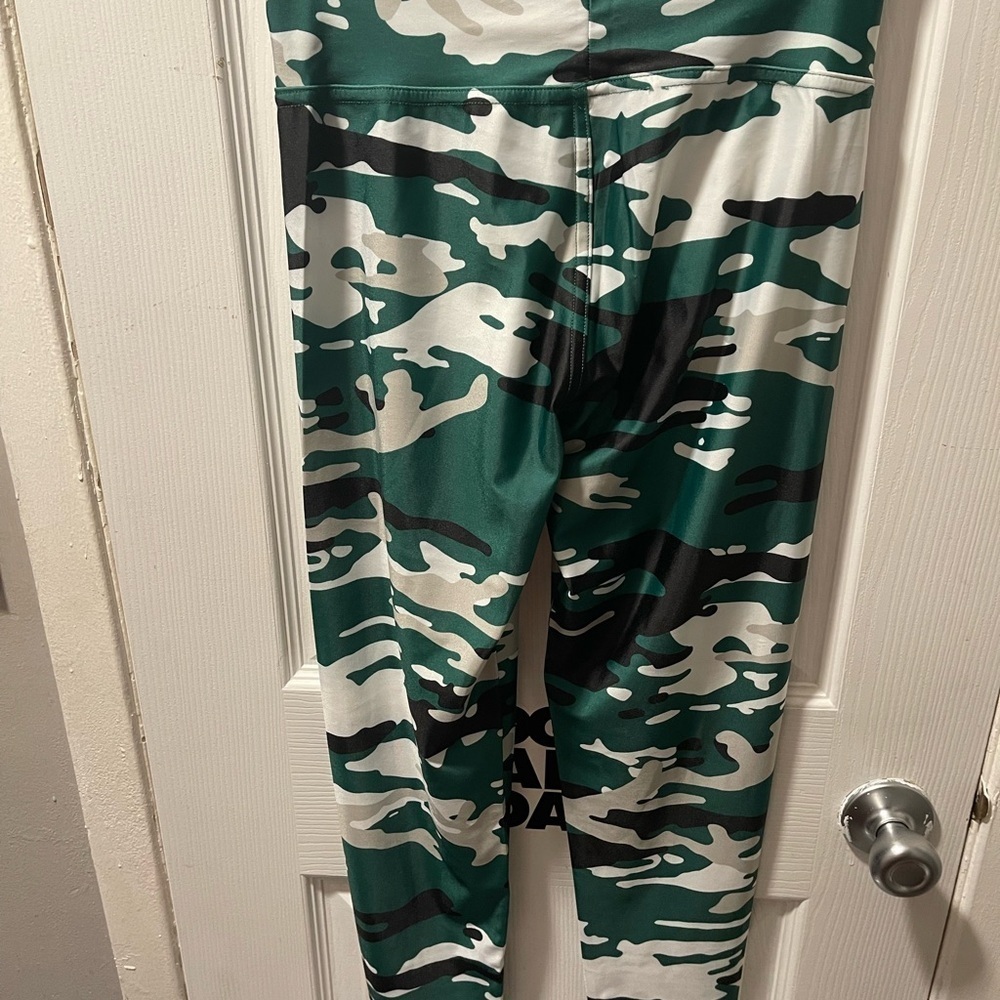 Green and Black Camouflage Leggings - Picture 2 of 6